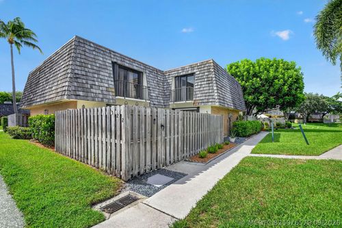 322 Lake Arbor Dr, Palm Springs, FL, 33461-2107 | Card Image