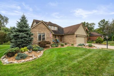 14436 Elrond Drive, Home with 4 bedrooms, 3 bathrooms and null parking in Sterling Heights MI | Image 2