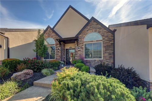8130 W 131st Ct, Overland Park, KS, 66213-7802 | Card Image