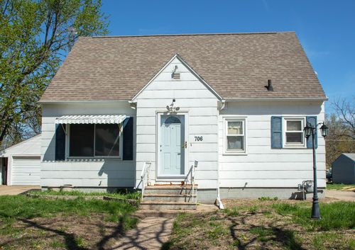 706 Kern St, Waterloo, IA, 50703-5638 | Card Image