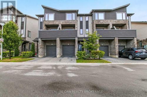 236-1960 Dalmagarry Rd, London, ON, N6G0T8 | Card Image