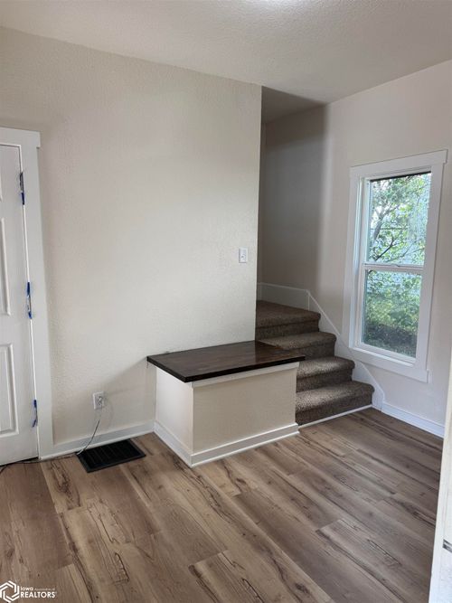 1804 Capitol Ave, Des Moines, IA, 50316-3716 | Card Image