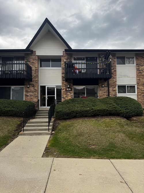 apt-202-11A Kingery Quarter, Willowbrook, IL, 60527-6586 | Card Image