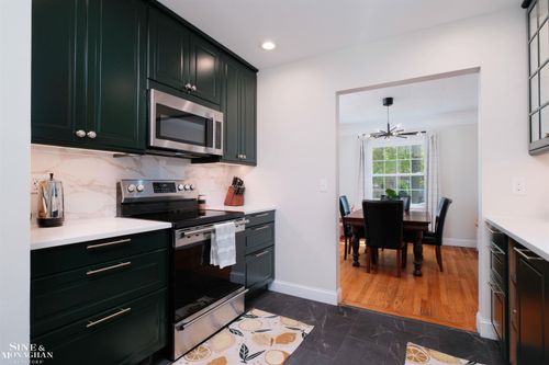 1412 Brys Dr, Grosse Pointe Woods, MI, 48236-1061 | Card Image