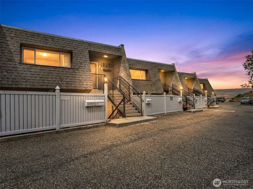 32-1818 Skyline Dr, Wenatchee, WA, 98801-7331 | Card Image