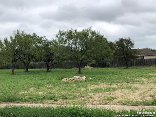 25 Rio Seco Dr, Uvalde, TX, 78801-4030 | Card Image