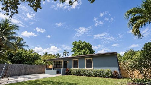 1142 Chateau Park Dr, Fort Lauderdale, FL, 33311-6163 | Card Image