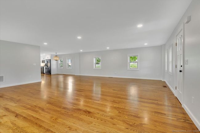 183 Bailey St, House other with 3 bedrooms, 3 bathrooms and 8 parking in Glastonbury CT | Image 15