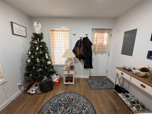 46 Maxwell Ave, Oyster Bay, NY, 11771-1502 | Card Image