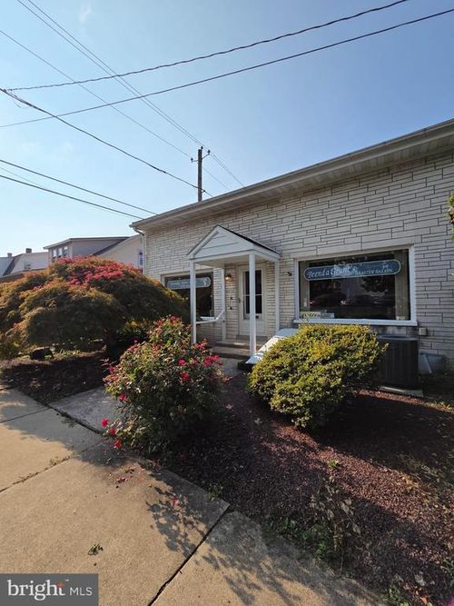 2132 Noble St, Reading, PA, 19609-1656 | Card Image