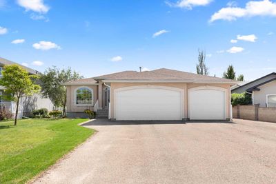 21 Cottonwood Close Sw, House detached with 5 bedrooms, 3 bathrooms and 5 parking in Medicine Hat AB | Image 2