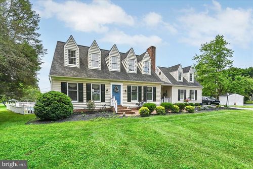 11 Thomas Cir, New Freedom, PA, 17349-9677 | Card Image