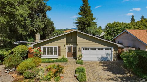 1076 Stonybrook Dr, Napa, CA, 94558-5246 | Card Image