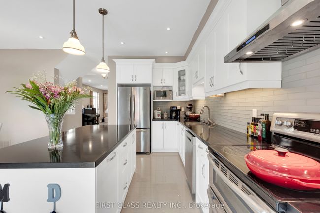 12 Charles Sturdy Rd, House attached with 4 bedrooms, 3 bathrooms and 1 parking in Markham ON | Image 8