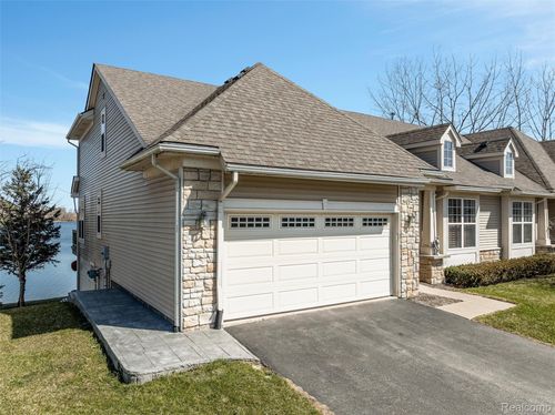 224 Stony Lake Dr, Oxford, MI, 48371-6740 | Card Image