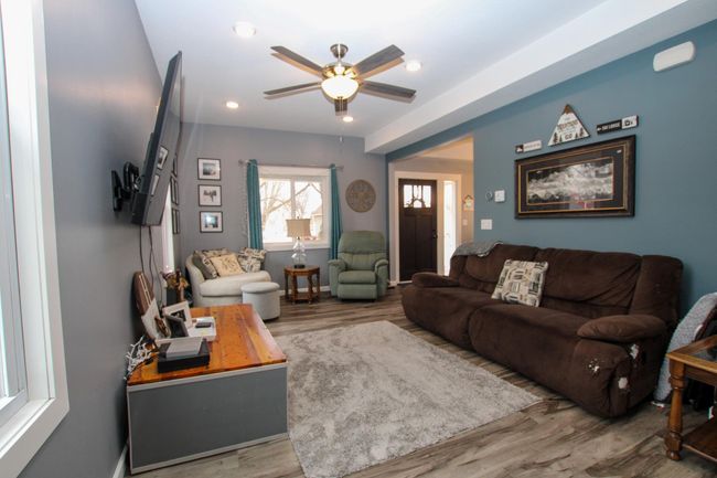 Living Room | Image 25