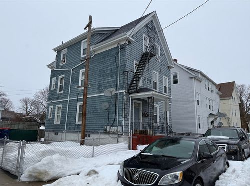 81 Thompson St, New Bedford, MA, 02740-7420 | Card Image