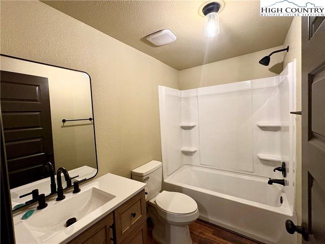 Guest bath | Image 15