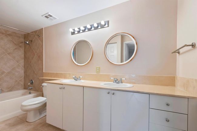 APT-301 - 804 E Windward Way, Condo with 3 bedrooms, 2 bathrooms and null parking in Lantana FL | Image 25