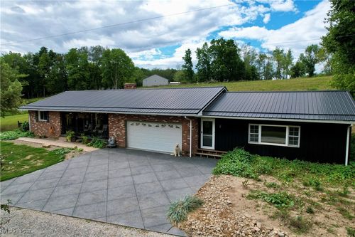 8004 Reef Rd Ne, Mechanicstown, OH, 44651-9013 | Card Image