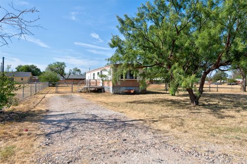 146 South St, Tye, TX, 79563-2316 | Card Image