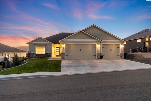 887 Waylon Dr, West Richland, WA, 99353-7021 | Card Image