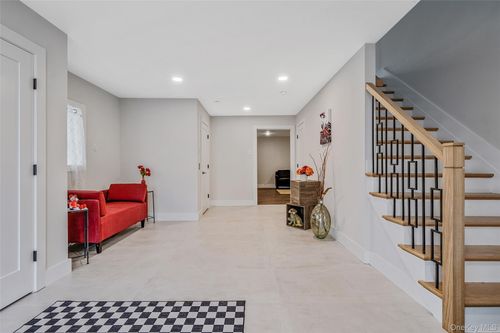 243 Mott St, Oceanside, NY, 11572-5525 | Card Image