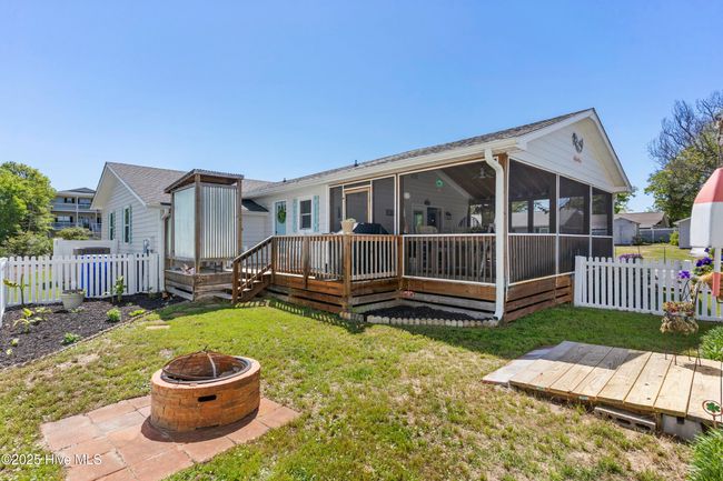 802 E Oak Island Dr, House other with 3 bedrooms, 2 bathrooms and null parking in Oak Island NC | Image 35
