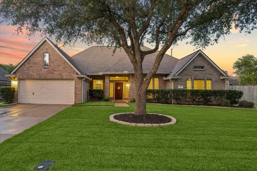 213 Falcon Lake Cir, Friendswood, TX, 77546-5459 | Card Image