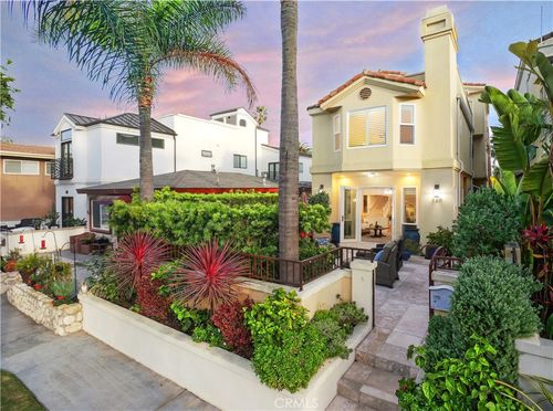 320 15th St, Huntington Beach, CA, 92648-4202 | Card Image