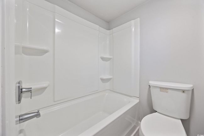 Full bathroom with toilet and shower / bathtub combination | Image 9