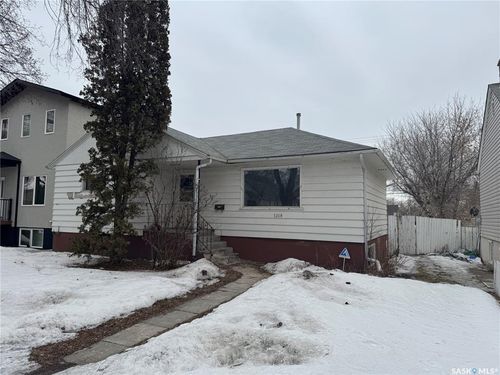 1318 Av B N, Saskatoon, SK, S7L1G5 | Card Image