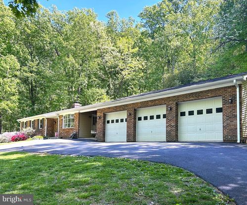 99 Carefree Ln, Boyce, VA, 22620-3144 | Card Image