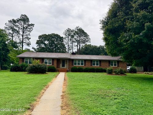 704 Highland Dr, Laurinburg, NC, 28352-4211 | Card Image