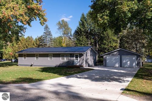 1308 Woodlawn Ave, Clare, MI, 48617-1018 | Card Image