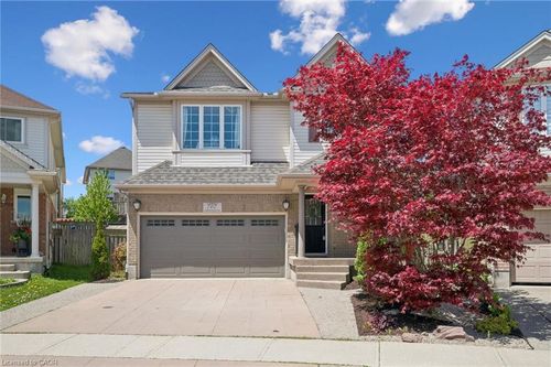 707 Commonwealth Cres, Kitchener, ON, N2E4J8 | Card Image