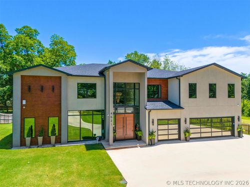 4621 Columbia Pl, Tulsa, OK, 74105-5207 | Card Image