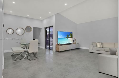 17032 Nw 63rd Pl, Hialeah, FL, 33015-4635 | Card Image