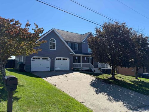 7012 Scenic View Dr, Fairmont, WV, 26554-8900 | Card Image