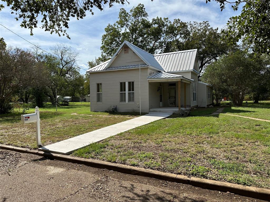 Avenue B , Wortham, TX 76693