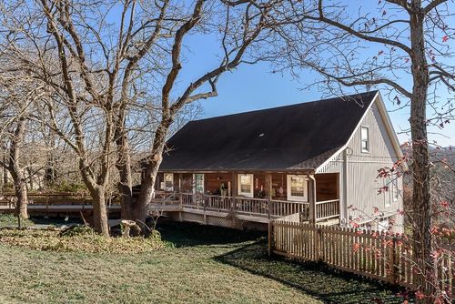 9055 Hillview Dr, De Soto, KS, 66018-9415 | Card Image