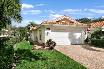 4232 Saint George Lane, Home with 2 bedrooms, 2 bathrooms and null parking in Naples FL | Image 2