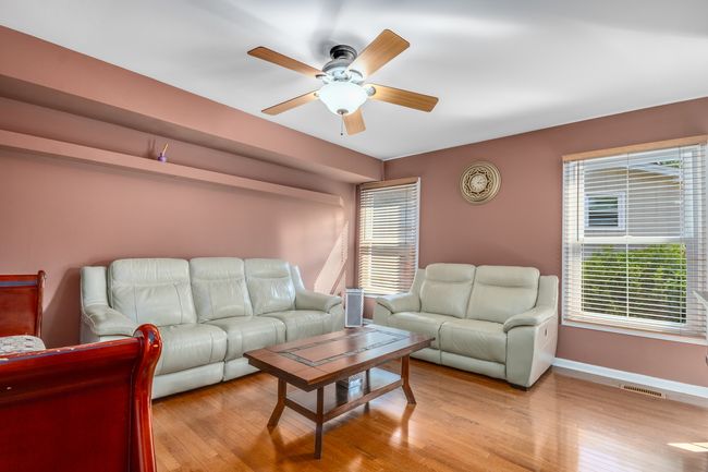 832 Debra Ln, House other with 3 bedrooms, 3 bathrooms and 2 parking in Elk Grove Village IL | Image 10