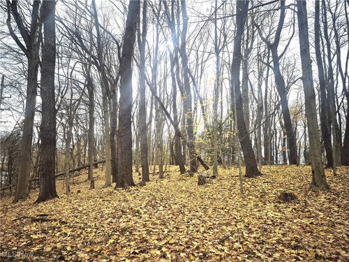 2 Auburn Road, Chardon, OH, 44024 | Card Image