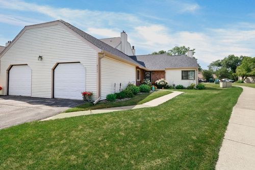 2111 Tupelo Ln, Chesterton, IN, 46304-3032 | Card Image