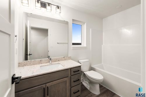 704 Creekside Trl, Harrisburg, SD, 57032-2516 | Card Image