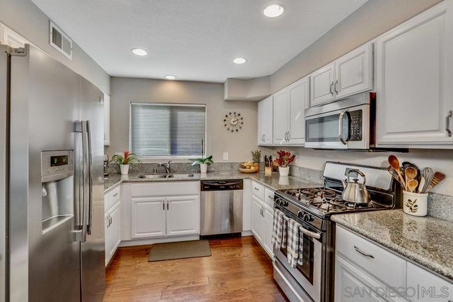 4010 Crown Point Dr, House other with 2 bedrooms, 3 bathrooms and 2 parking in San Diego CA | Image 7