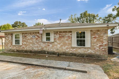 9322 Nyssa St, Houston, TX, 77078-2448 | Card Image