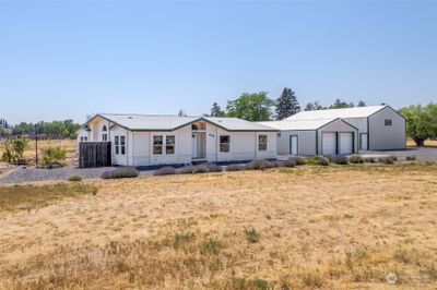 409 Road 19 Ne, House other with 3 bedrooms, 2 bathrooms and 4 parking in Soap Lake WA | Image 2