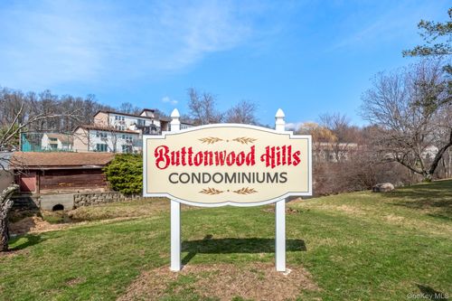 238 Concord Ln, Middletown, NY, 10940-6655 | Card Image